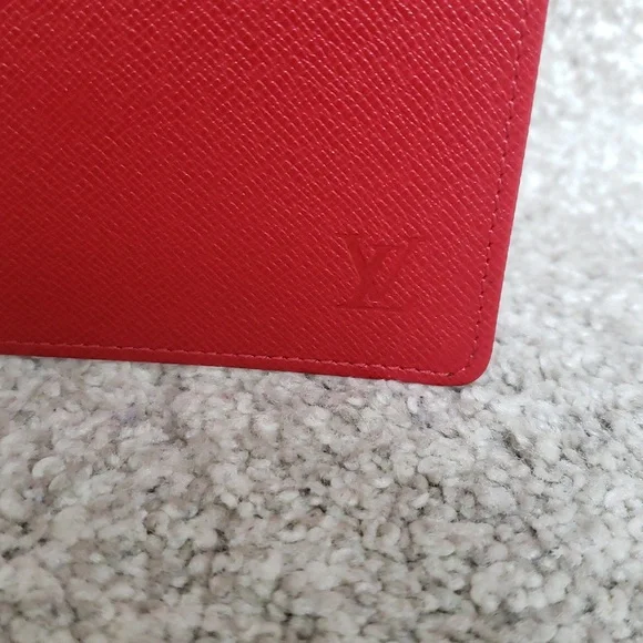 Louis Vuitton Red Textured Red Men's ID Holder AUTHENTIC - Picture 2 of 9